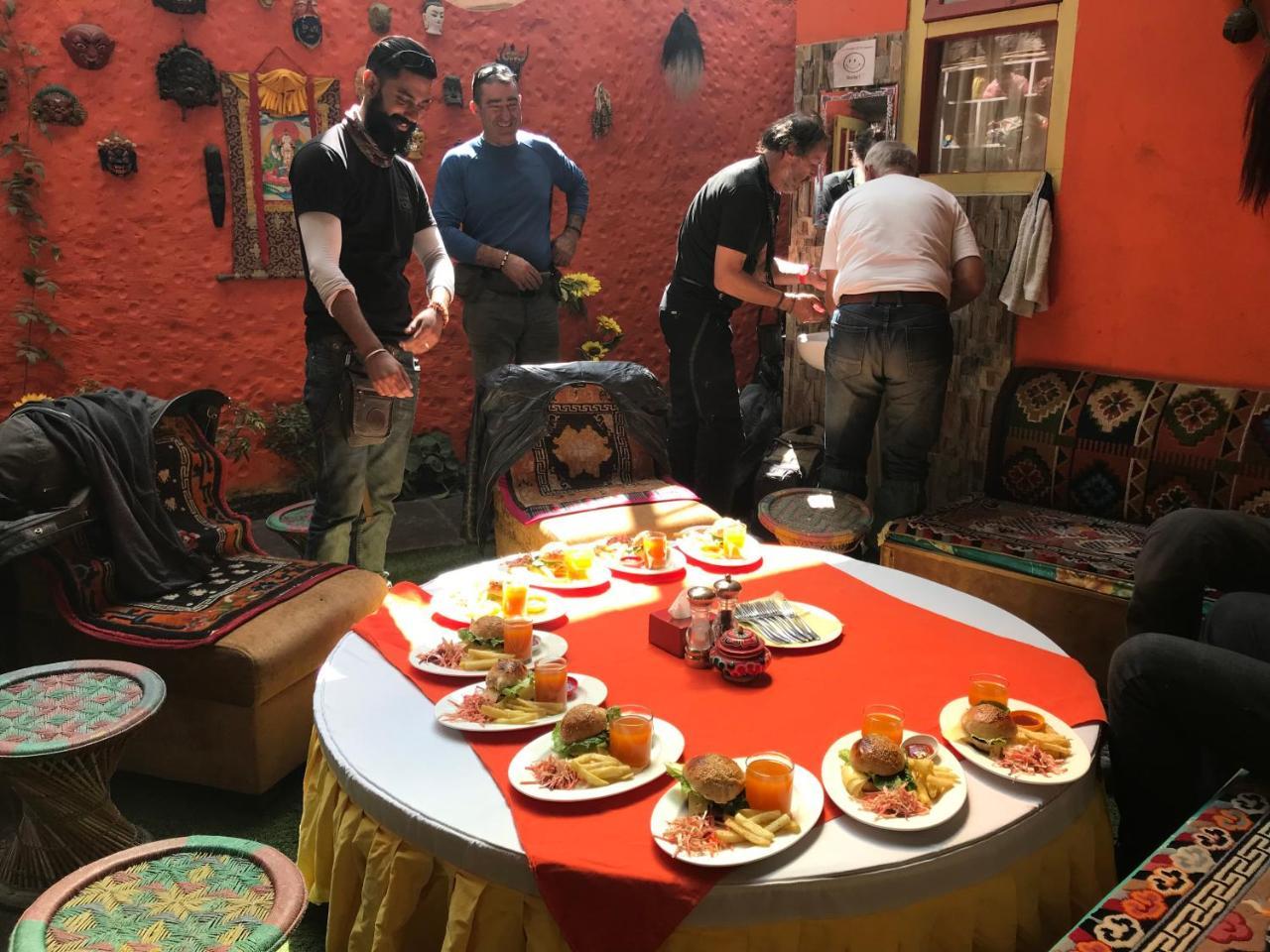Hotel Yac Donalds Kāgbeni Esterno foto